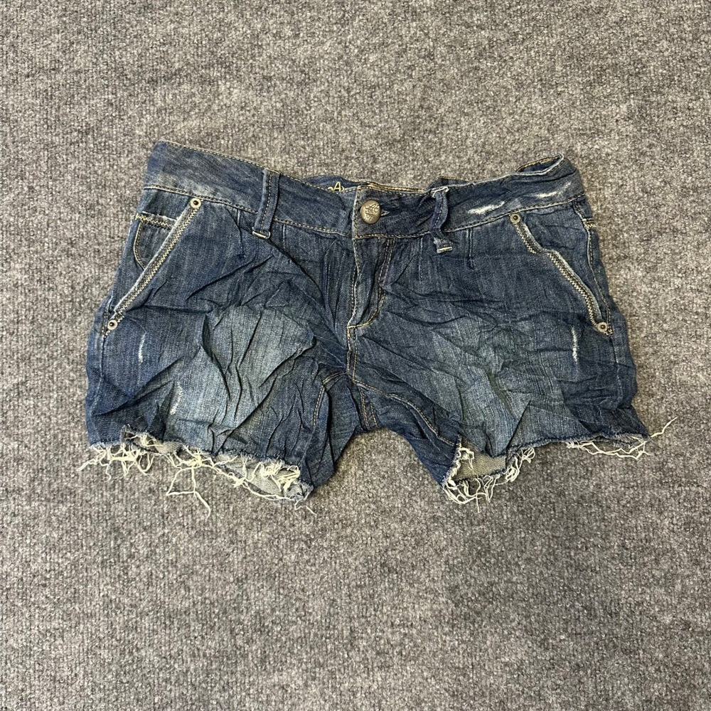 American Eagle Denim Shorts Womens Size 2 Blue Low Rise Raw Hem Cut Off